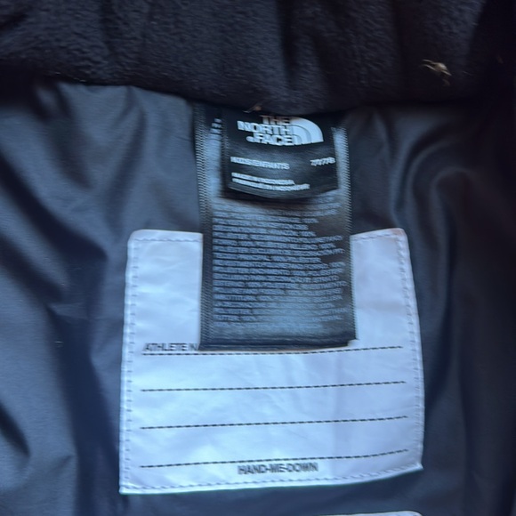 Northface freedom hooded snow suit. - Picture 3 of 4